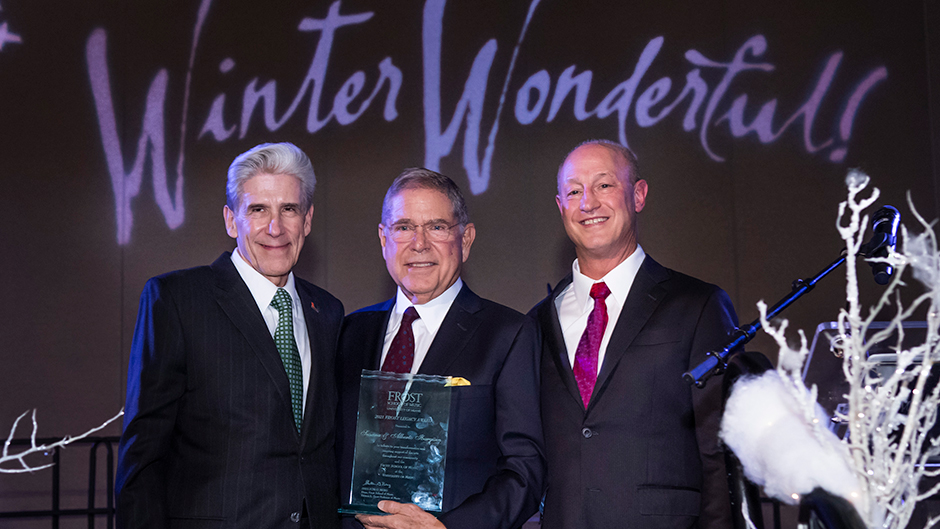 Knight Foundation President and CEO Alberto Ibargüen and his late wife, Susana, receive award at Winter Wonderful