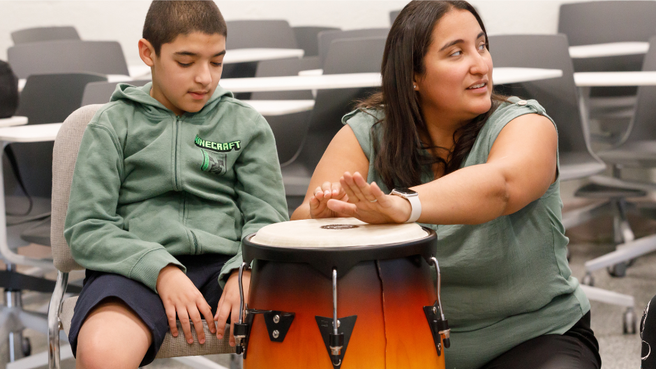 MusicReach instructor Maria Fernanda Guglielmina, a graduate teaching assistant, with a student in her Latin rhythms class. Photo by Jenny Abreu/courtesy of the Frost School of Music. 