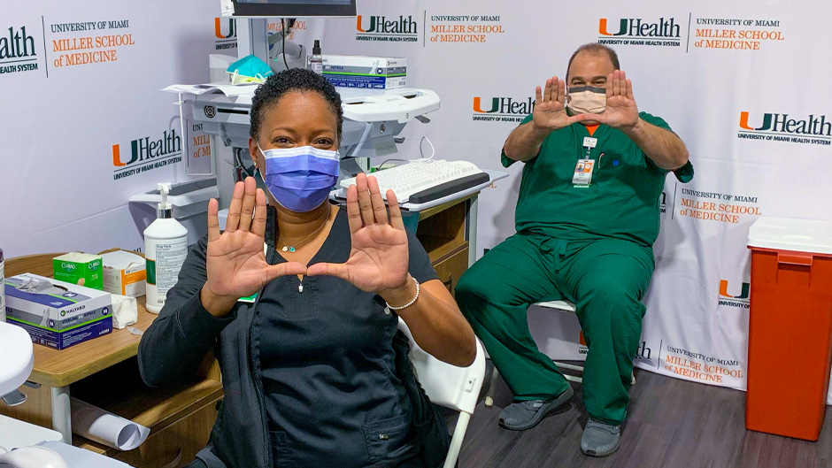 Joe Falise and Kimar Estes, both nursing leaders at UHealth, received the first vaccine shots on Tuesday. Photo: Chris Morris/University of Miami