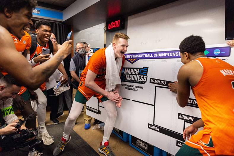 Members of the men's basketball team celebrate their advance in tournament play during March Madness.