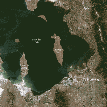 Water levels at Great Salt Lake shown in 1986 and 2022.