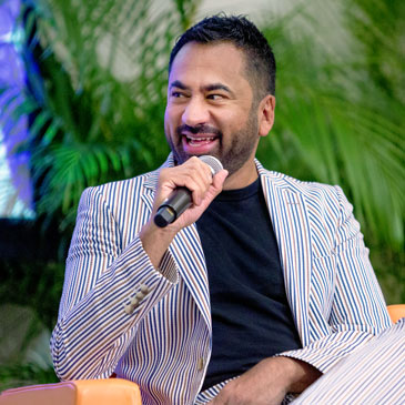 Kal Penn spoke with students during the "What Matters to U" Student Government speaker series event on Thursday, Sept. 29, 2022. Photo: Joshua Prezant/University of Miami 