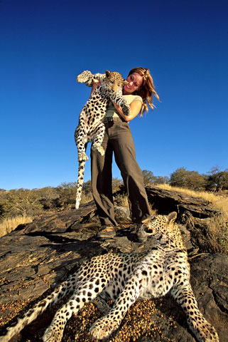 Mireya Mayor with cheetah cub