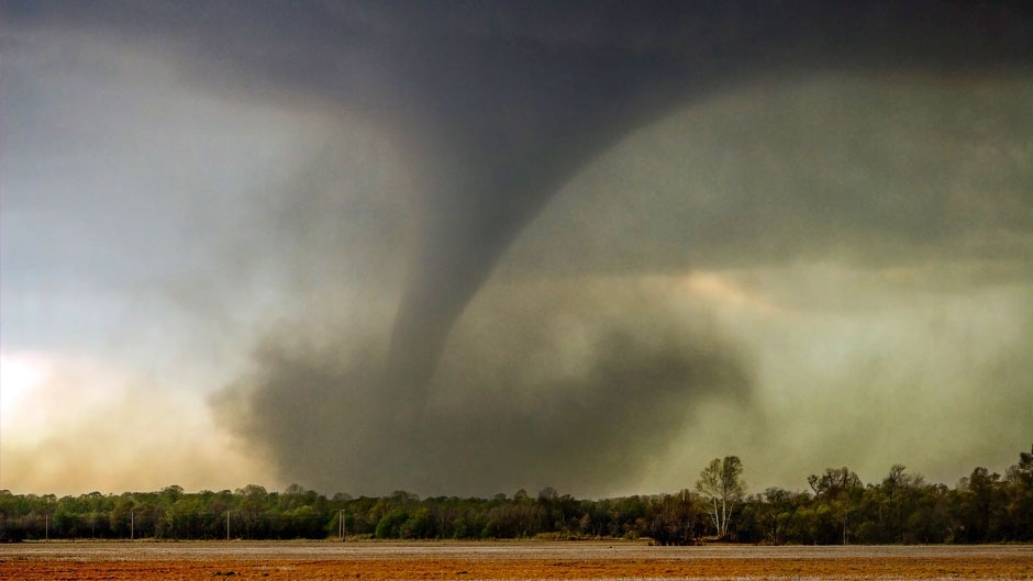 https://news.miami.edu/_assets/images-stories/2019/03/hero-tornado_940x529.jpg