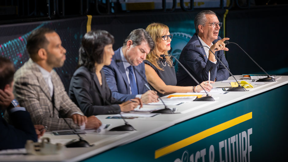 Provost Jeffrey Duerk and Lee Kaplan, director of the University of Miami Sports Medicine Institute, participated as judges on the panel to assess innovative products. 