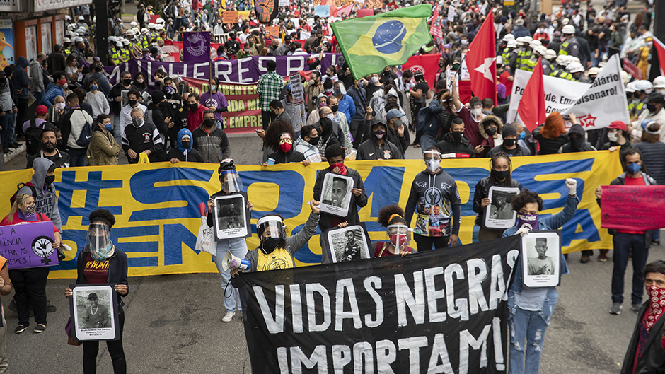 Demonstrators march holding a banner that reads in Portuguese "Black Lives Matter" during a protest against racism and Brazilian president Jair Bolsonaro in Sao Paulo, Brazil, Sunday, June 14, 2020. Photo: Associated Press