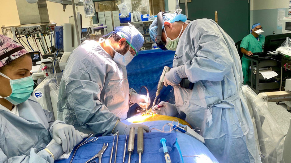 Two Miller School surgeons and UMIT’s Innovate lab created a program that produces 3D holograms of a patient’s spine and brain from their own MRI images.