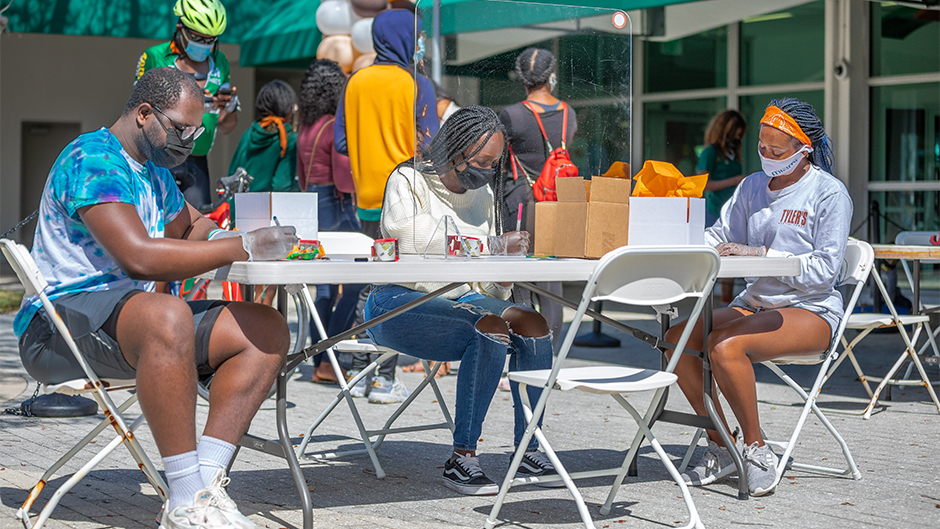 From left, sophomores Kristophe Smith-Walker, Samantha Ewiah and Sacha Braggs prepare care packages for frontline healthcare workers on Saturday as part of Social Justice Week’s BAM Day of Service. Photo: Jenny Hudak/University of Miami