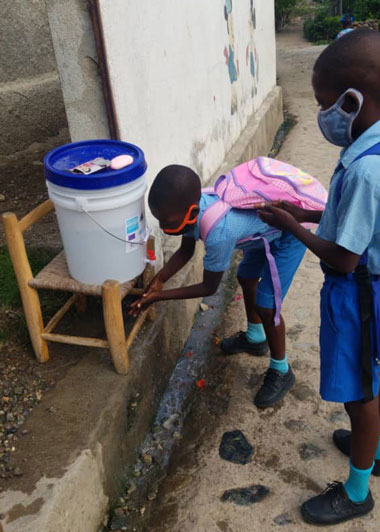 Ecole Marie Claire Heureuse de Milot students washing hands
