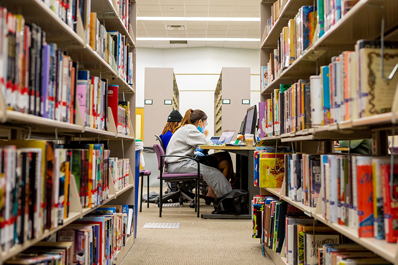 Students studying in the Richter Library. Photo: Jenny Hudak/University of Miami