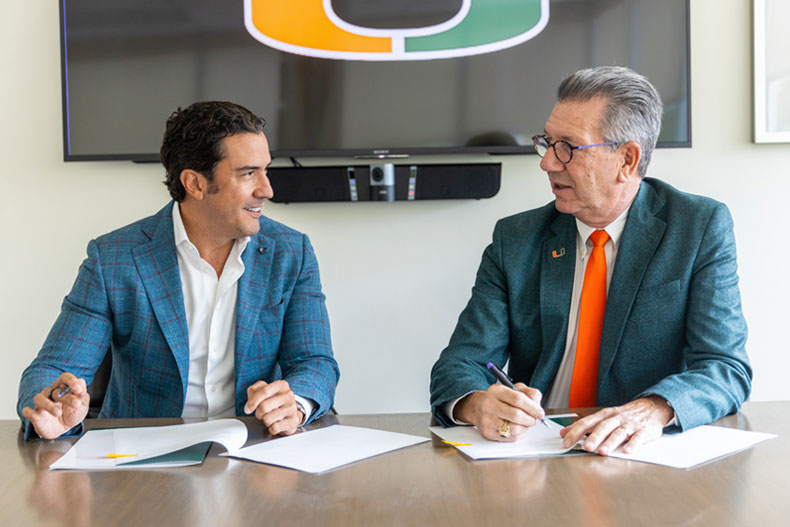 José Javier Guarderas, CEO & Co-Founder, Premios Verdes, signs a memorandum of understanding with Provost Jeffrey Duerk. Photo: Evan Garcia/University of Miami