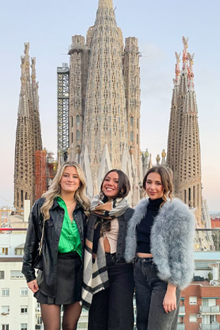 Students standing in front of the Sagrada Familia in Barcelona
