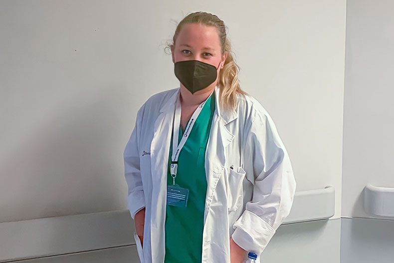 Sophie Estoppey in scrubs while participating in DoctorsInItaly