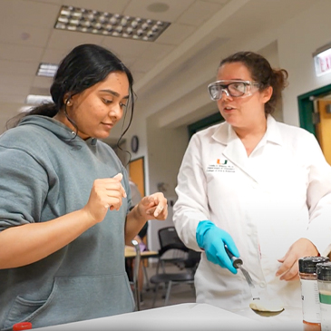 In senior lecturer Leslie Knecht’s The Chemistry of Food and Taste course, students explore the science behind the chemical processes in cooking—and then get to test and taste it. 