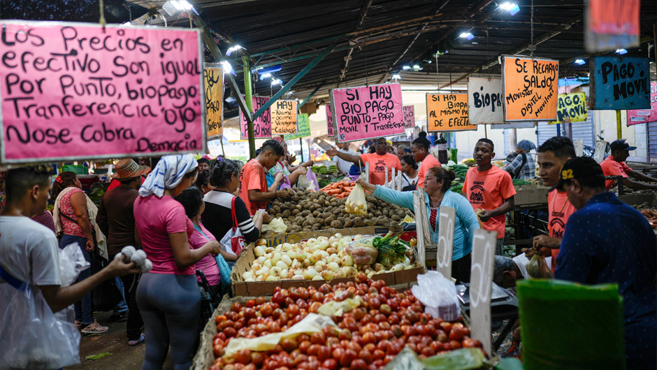 A view of the "Mercado de las Pulgas" market, in Maracaibo in Zulia state, Venezuela, Friday, Dec. 29, 2023. (AP Photo/Matias Delacroix)