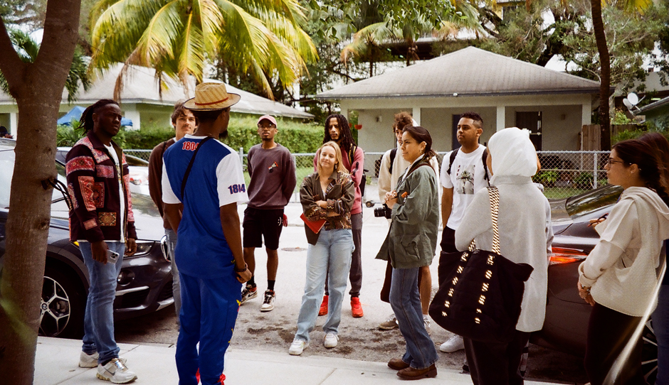 Demar Matthews and students on a walking tour in Overtown.