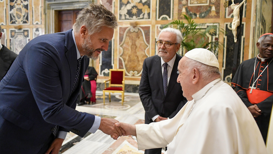 Michael Berkowitz attends an audience with Pope Francis at the Vatican. Photo Credit: © Vatican Media