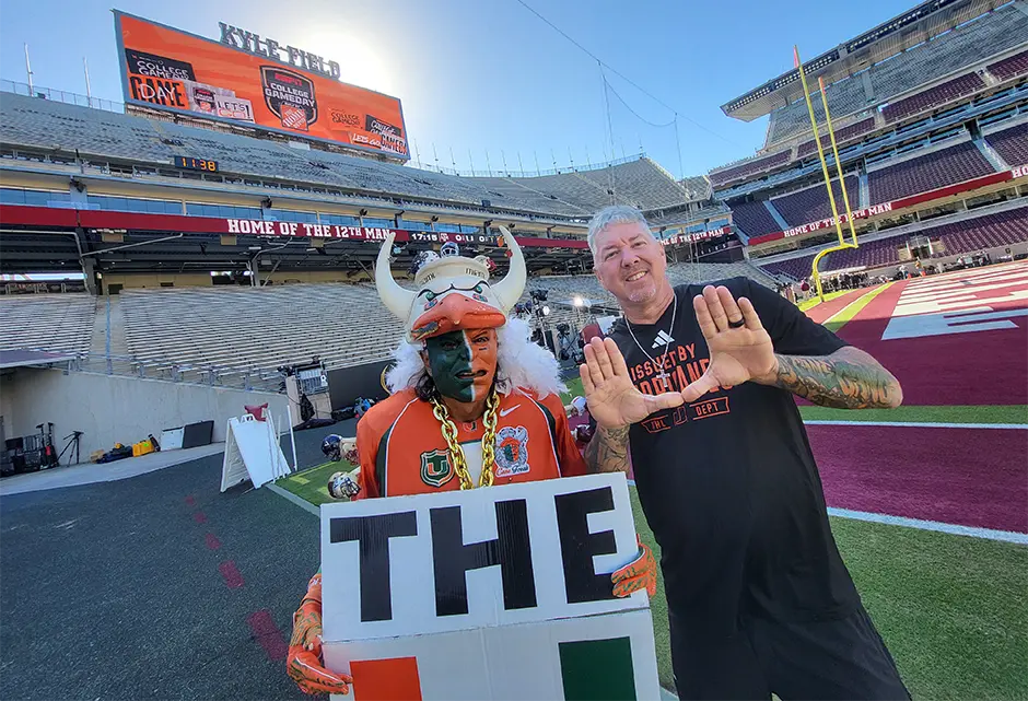 Two Canes fans
