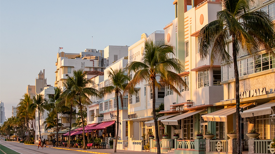 Image of Ocean Drive taken in during sunrise.