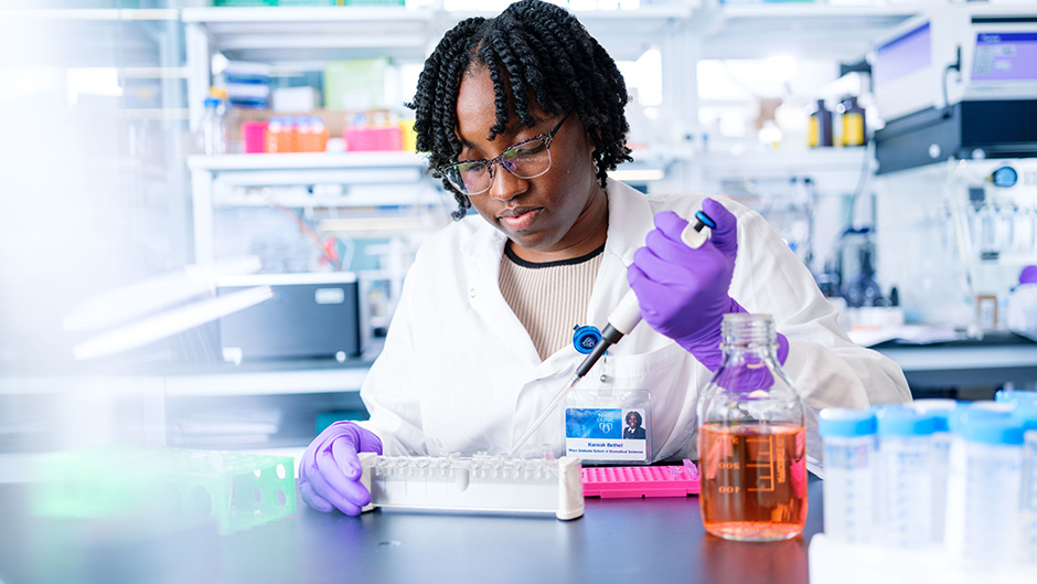 Hannah Bethel working in a laboratory 