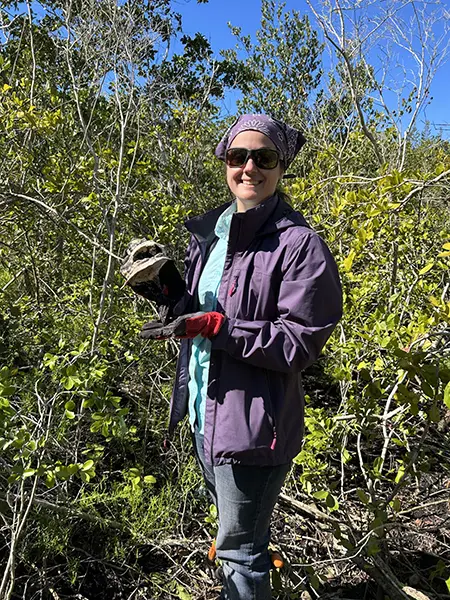 Elizabeth Perez conducts research in the Florida Keys