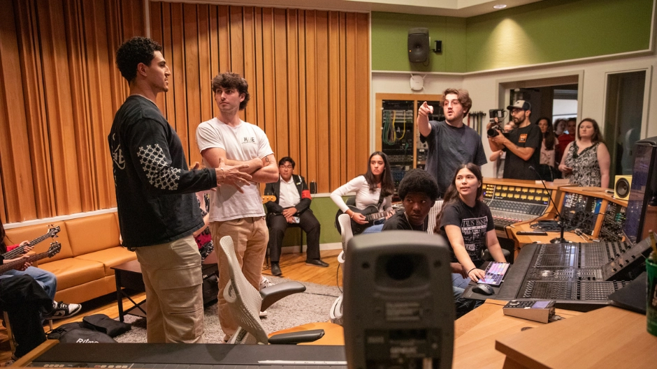 olphins star Jaelan Phillips watched MusicReach students he sponsored working in Weeks Recording Studio at the Frost School. All photos: Kevin Strong