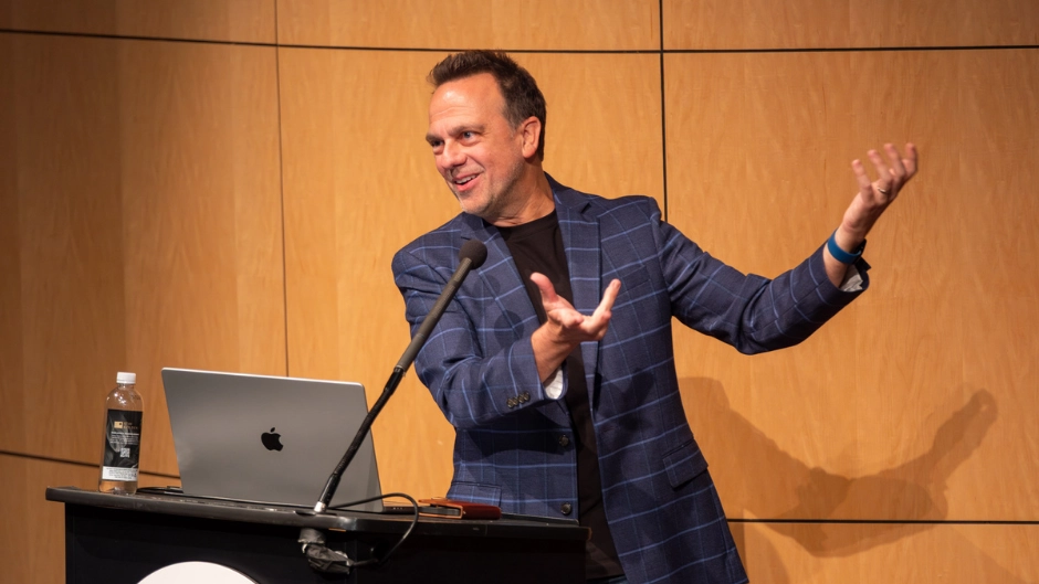 Frost School professor Carlos Rafael Rivera giving a masterclass at Festival Napa Valley. Photo credit: David Ortega