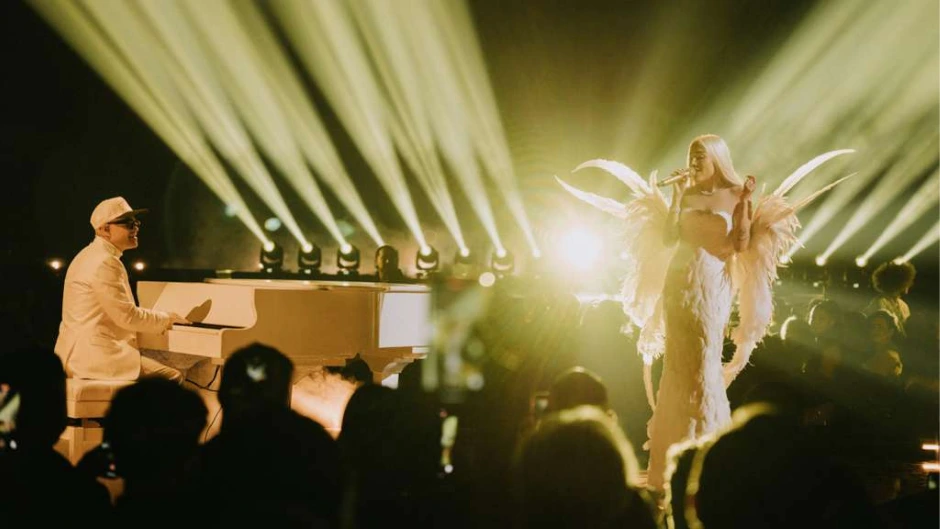 Frost School alumnus Danny Flores accompanies Venezuelan pop singer Elena Rose in her Latin Grammy performance. Photo courtesy of The Latin Recording Academy/Getty Images ©2025.