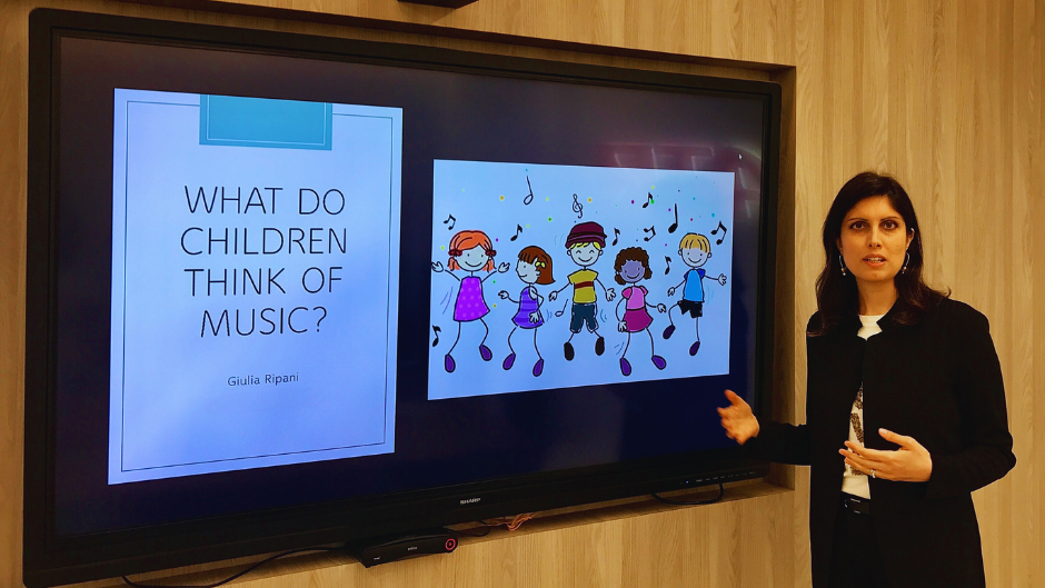 Giulia Ripiani giving a presentation. Photo by Riccardo Petrucci.