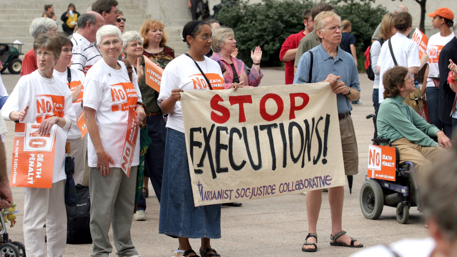 Picture of protestors against death penalty