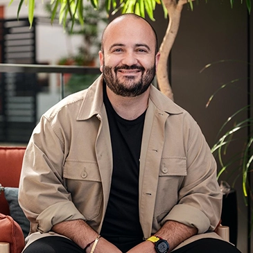 Carlos Nuñez, J.D. ‘13: From family roots to in-house counsel at Airbnb 