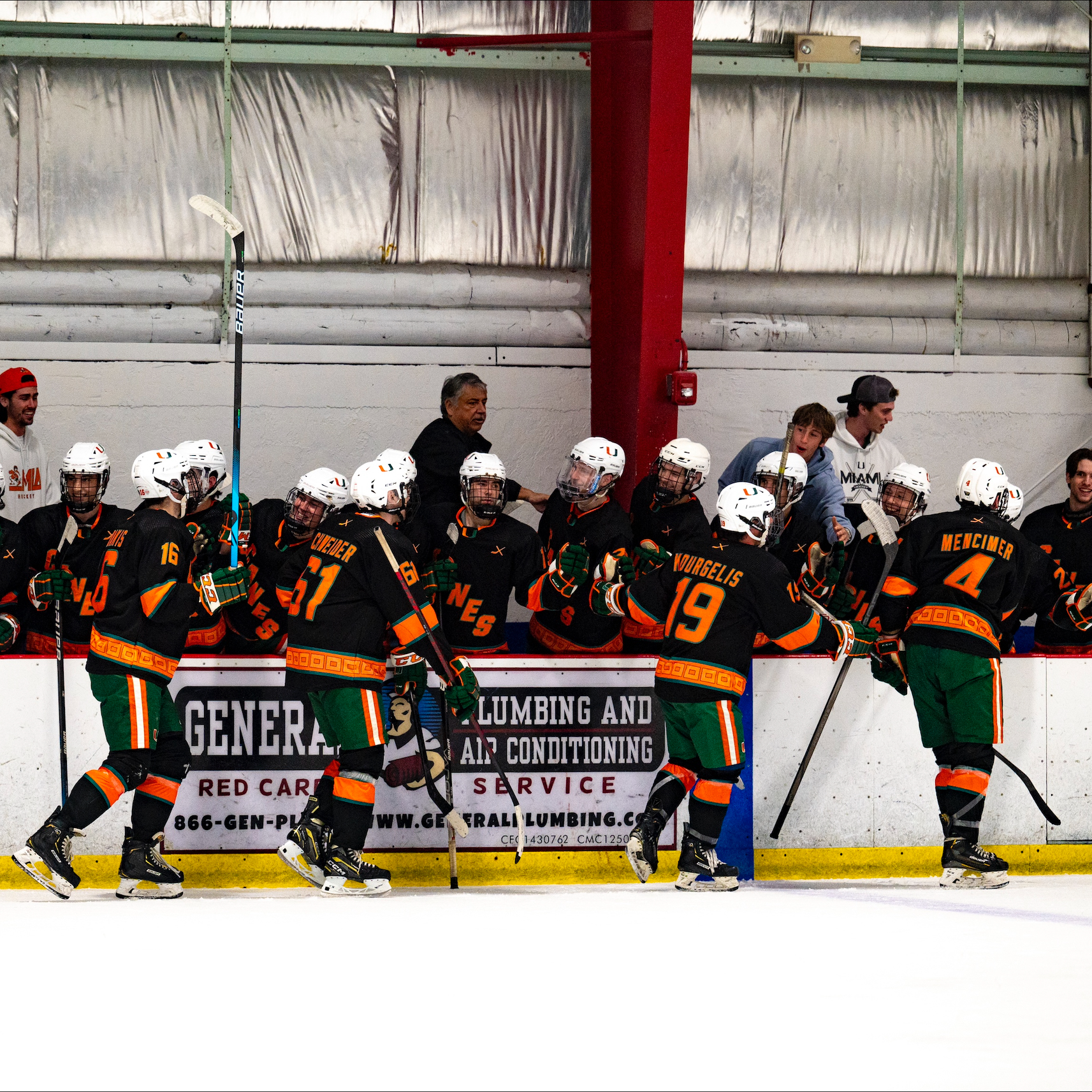 Men’s Ice Hockey Team Skates on to the National Championship Tournament  